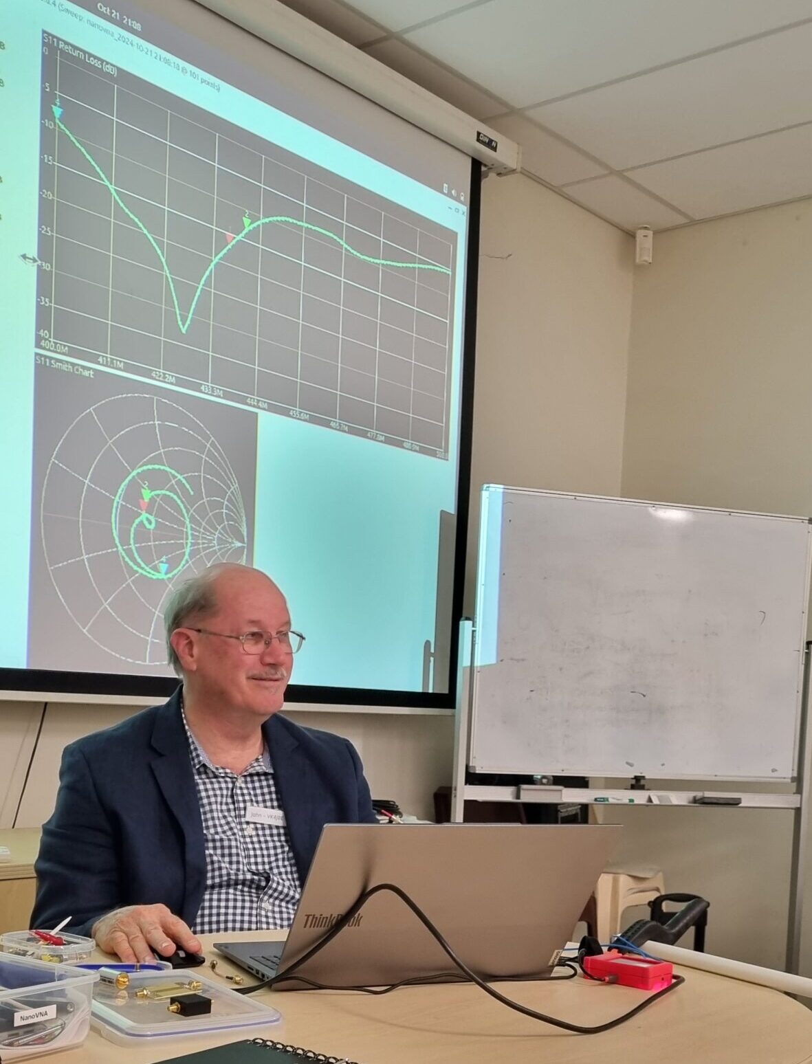 VK4JBE showing plots including Smith charts using a VNA