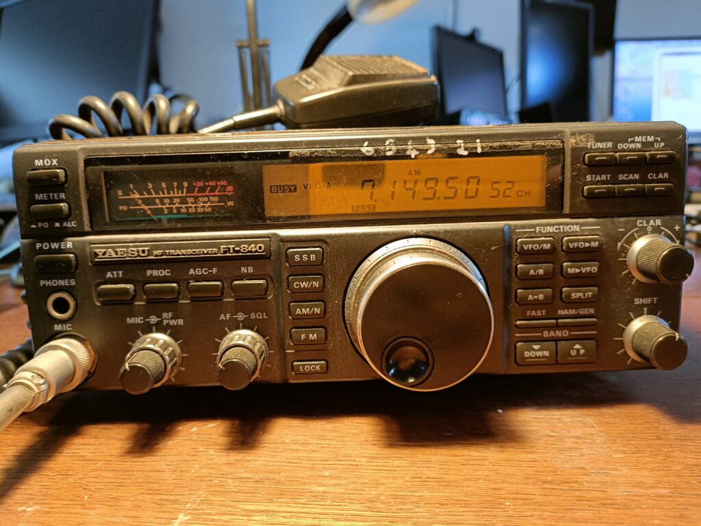 Yaesu FT-840 front